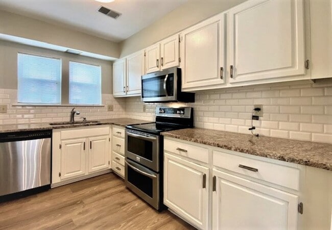 Building Photo - 1/2 Mo Off Special - Bed, 1 Bath townhome minutes to South Park