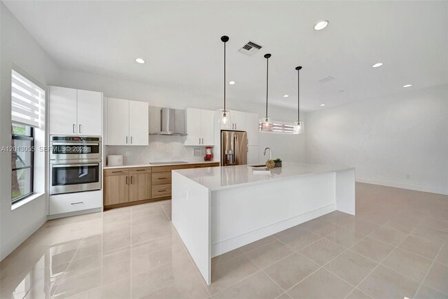 Building Photo - 1454 SW 23rd St