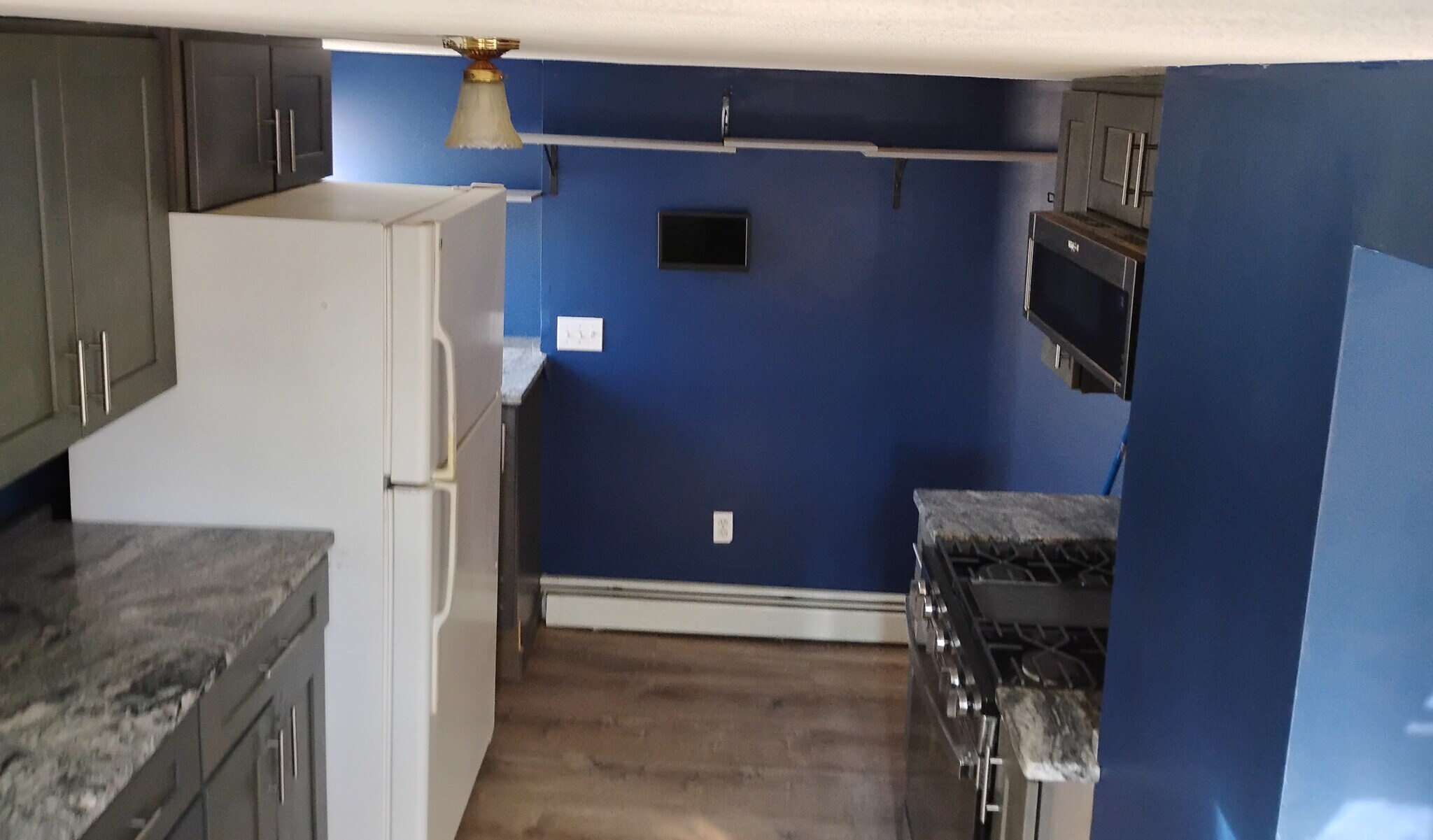 Building Photo - 213 Pleasant St