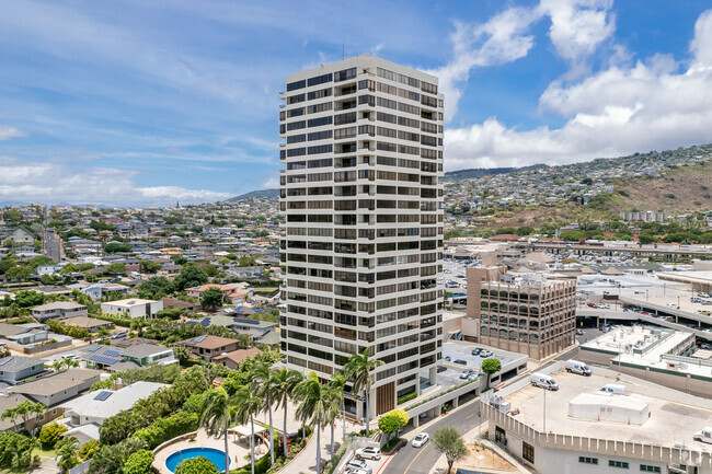 Building Photo - Regency At Kahala