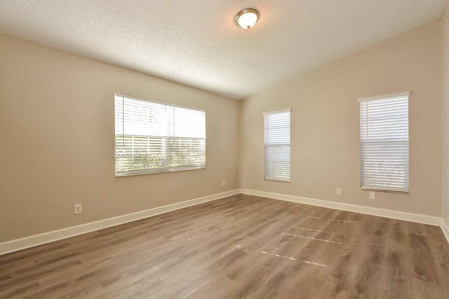 Building Photo - 9744 Heatherwood Ct