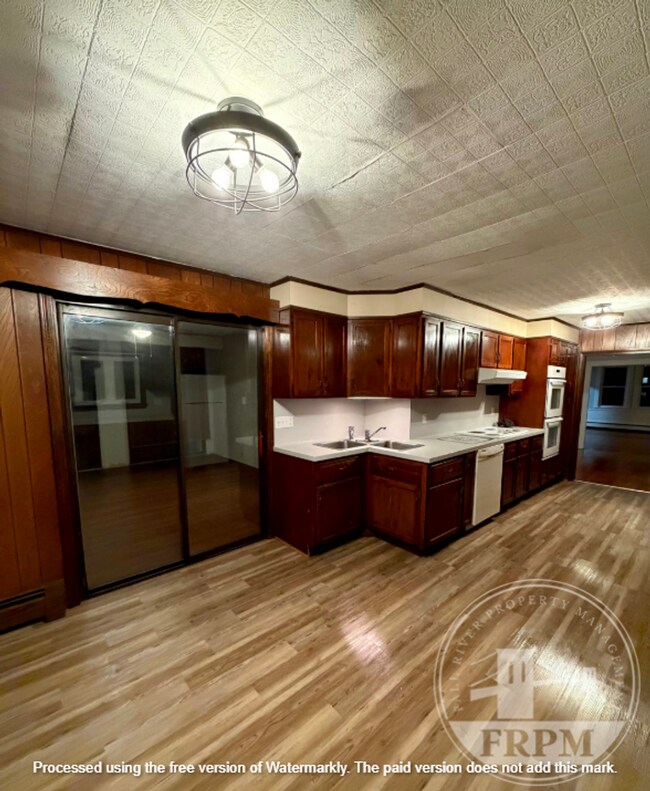 Building Photo - 318 Wood St