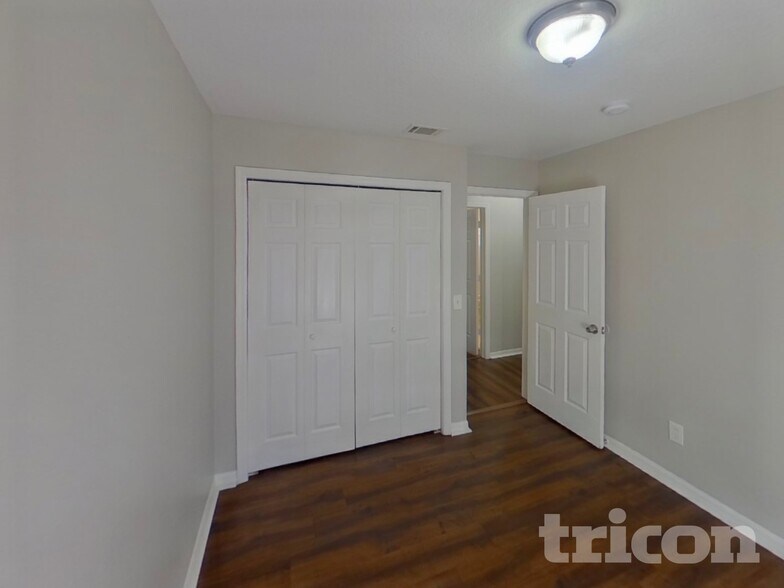 Building Photo - 1002 E 108th Ave