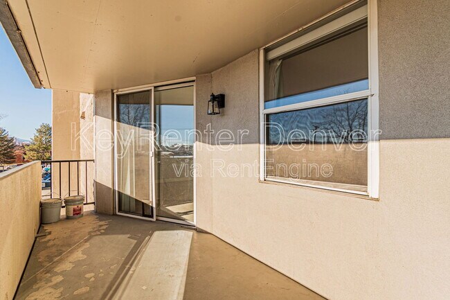 Building Photo - 601 W 11th Ave