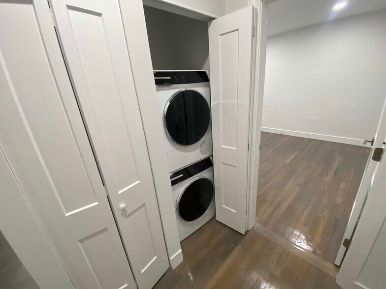 Building Photo - 111 Park Dr