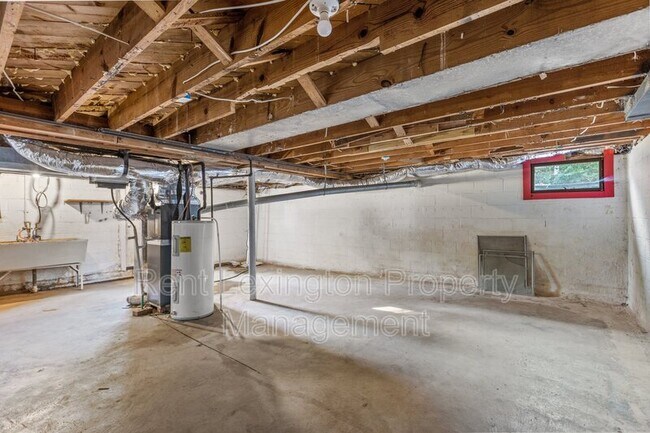 Building Photo - 312 Boiling Springs Dr