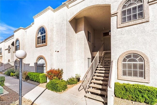 Building Photo - 3125 N Buffalo Dr