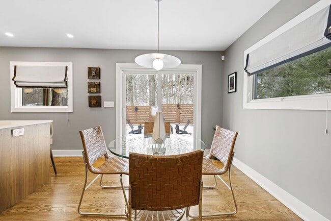 Building Photo - 9591 Hillside Dr