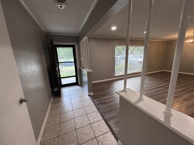 Building Photo - 2308 Avondale Dr