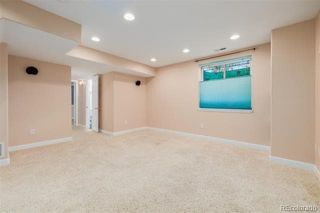 Building Photo - 9688 Queenscliffe Dr