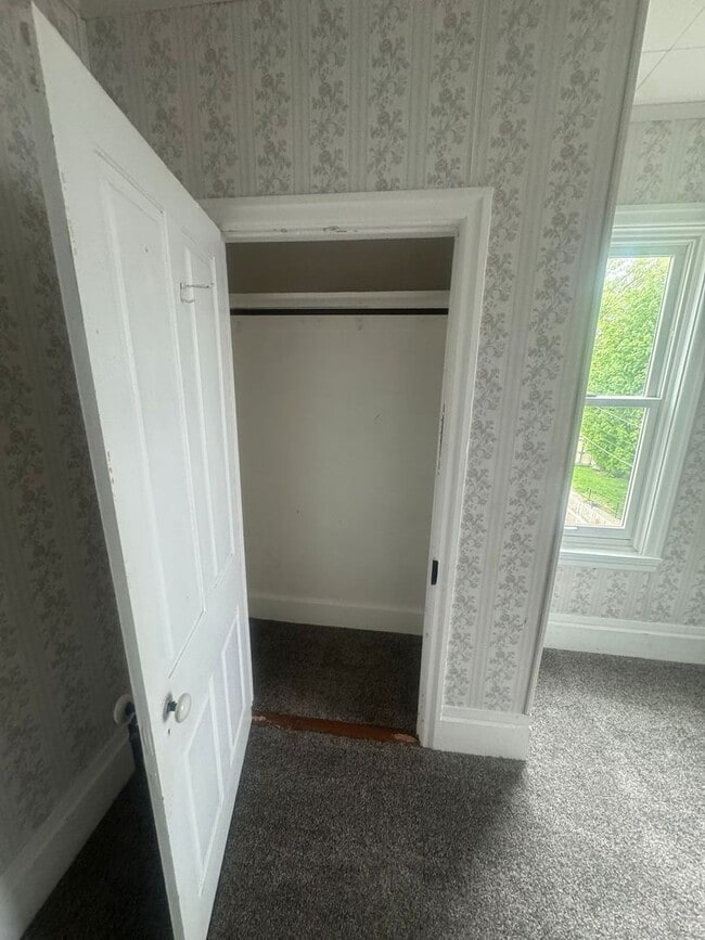 Building Photo - 4 Bedroom 2 Bath House, Yard-Halifax