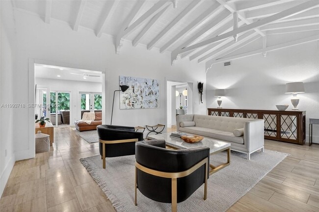 Building Photo - 3258 Riviera Dr