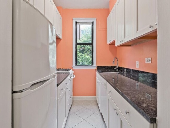 Building Photo - 2515 K St NW