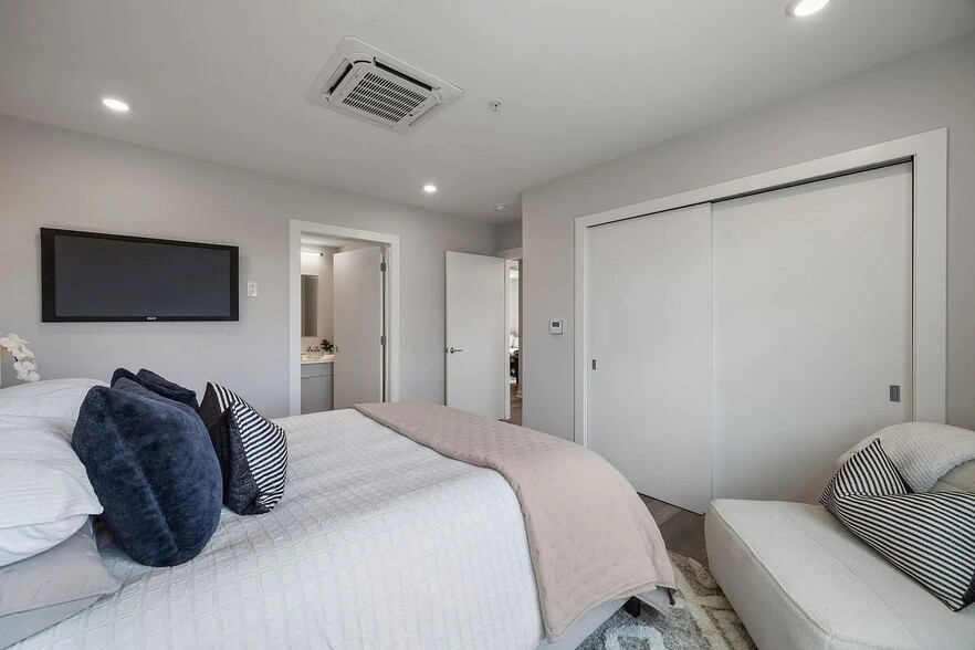 Building Photo - 3449 Scotts Ln