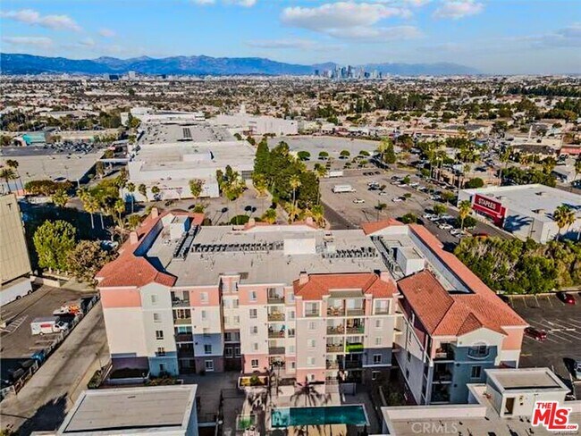 Building Photo - 3750 Santa Rosalia Dr