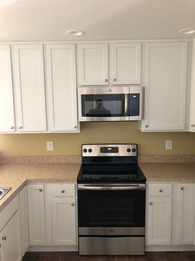 Building Photo - Water View Condo