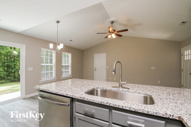 Building Photo - 128 Lismark Dr