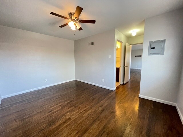 Building Photo - 5601 Dewey Ave