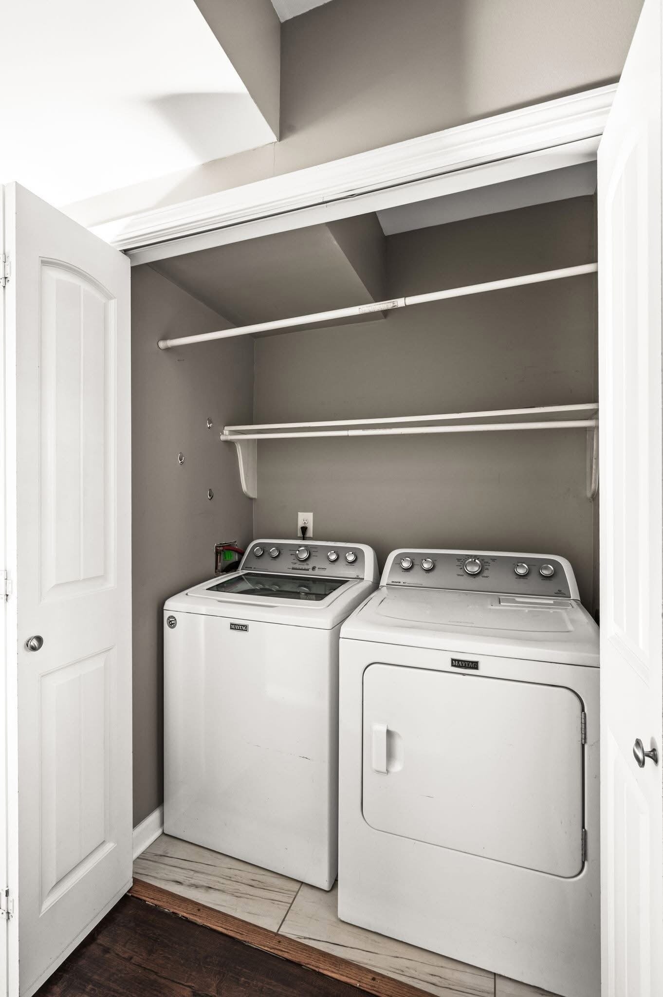 Building Photo - 7213 Rosemary Ct