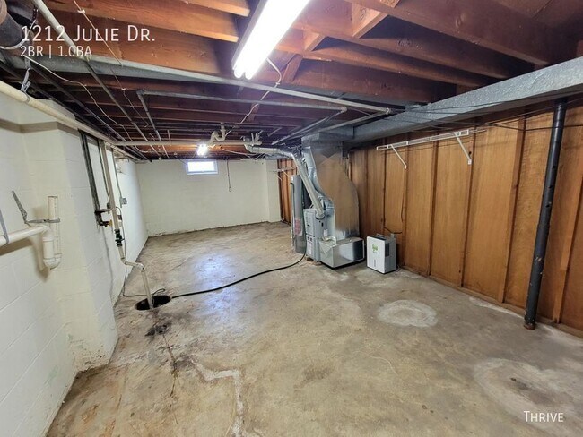 Building Photo - 1212 Julie Dr