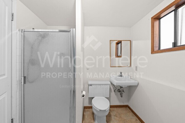 Building Photo - 7805 E Upriver Dr