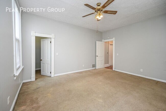 Building Photo - 2667 Bellevue Ave