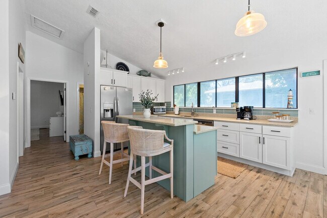 Building Photo - 152 Manresa Rd