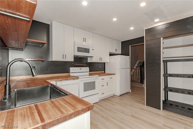 Building Photo - 8806 Norwood Dr