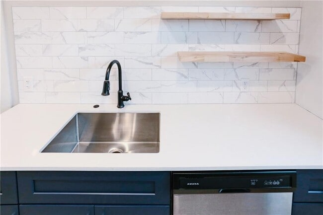 Building Photo - 9504 Menchaca Rd