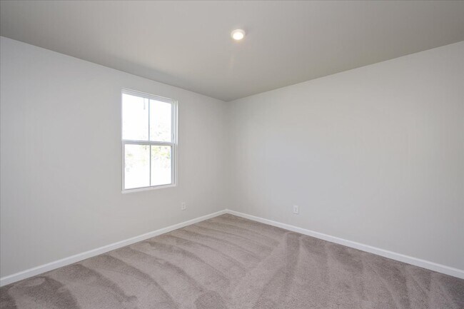 Building Photo - 105 Highcreek Dr