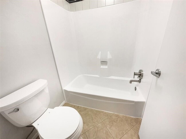 Building Photo - 6823 Greenway Chase St