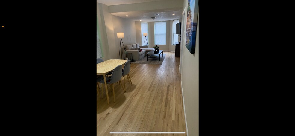 Building Photo - 3128 W 38th Pl