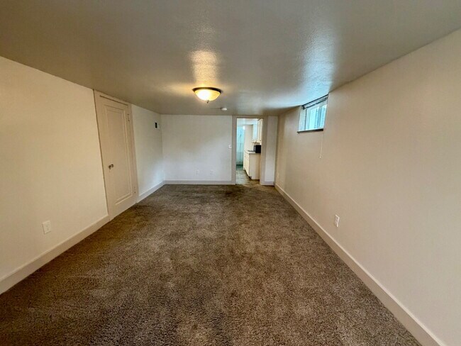 Building Photo - Charming 1-Bedroom Apartment Near Downtown | Utilities Included