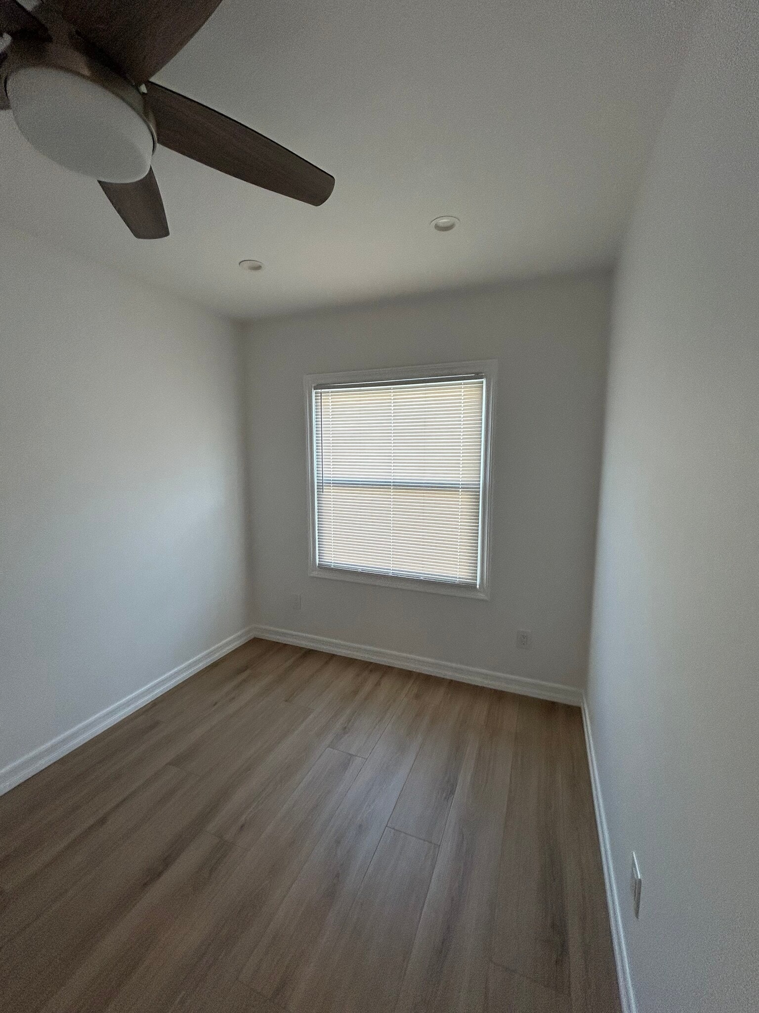 Building Photo - 1533 Freeman Ave