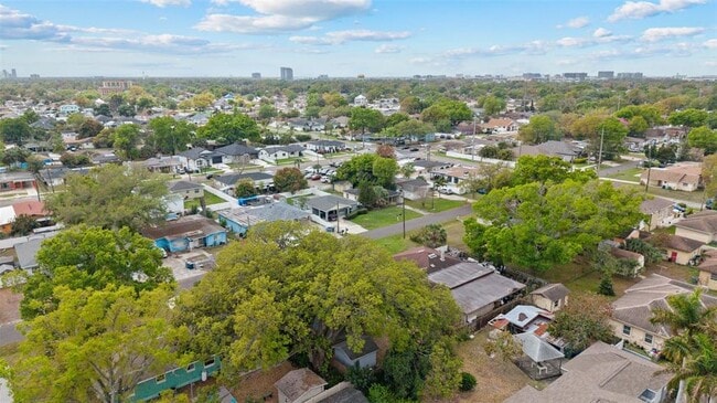 Building Photo - 2711 W Heiter St