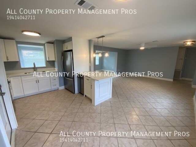 Building Photo - 5425 San Jose Dr