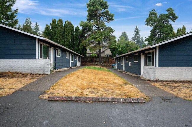 Building Photo - 15533 NE Glisan St