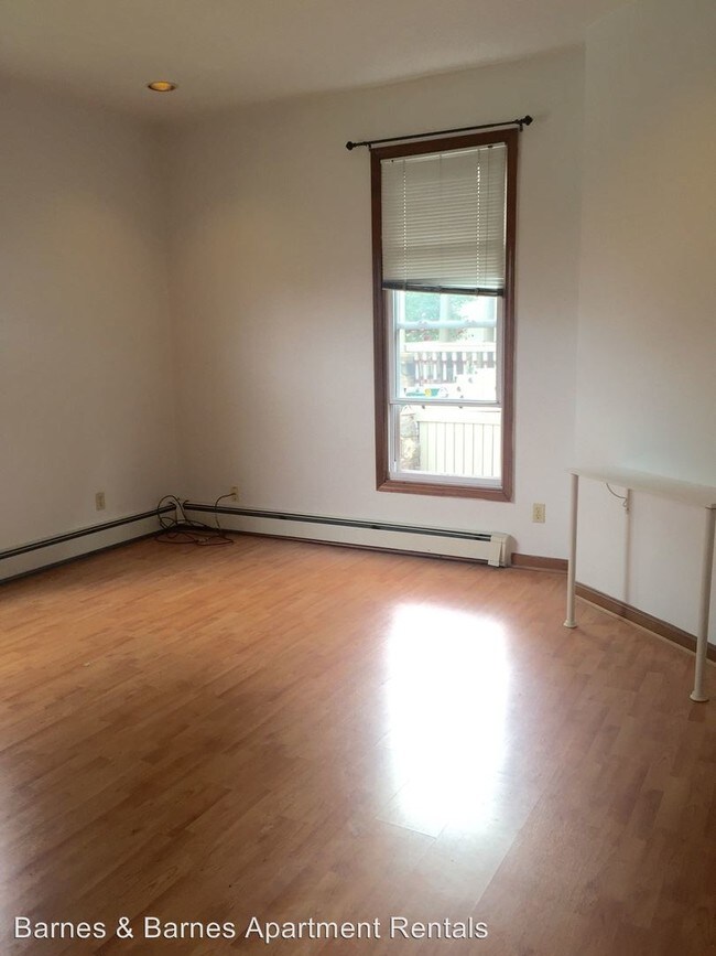 Building Photo - 512 W Cross St