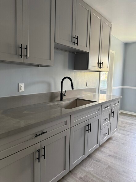 Building Photo - 11458 Albers St