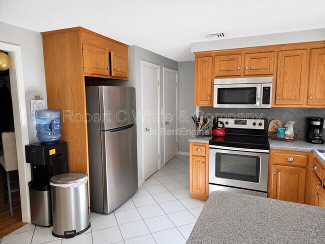 Building Photo - 23 Regency Ct