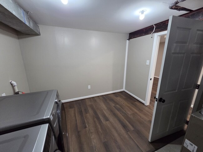 Building Photo - 611 Austin Ln