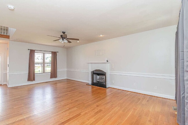 Building Photo - Spacious 2-Story in Pikeville! 3 BR | 2.5 BA w/ Bonus Room *Lawn Care / Trash Included*
