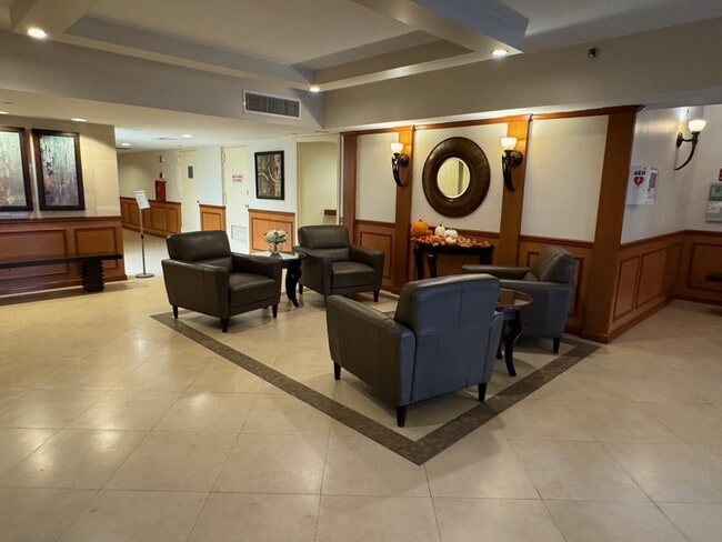 Building Photo - 3095 N Course Dr