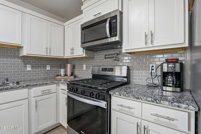 Building Photo - 15252 Apex Ct