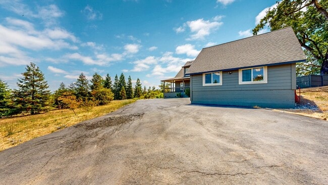 Building Photo - 9901 Old Camp Ln