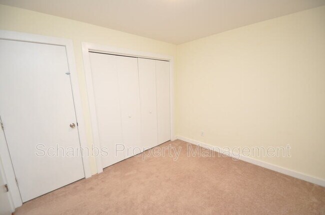 Building Photo - 100 Carmichael Ct