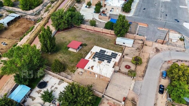 Building Photo - 501 Calle del la Angel