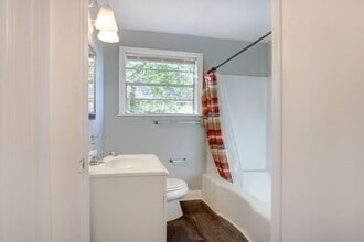 Building Photo - Single Family 2.5 bd, 1 ba close to Forsyth Park, Historic District