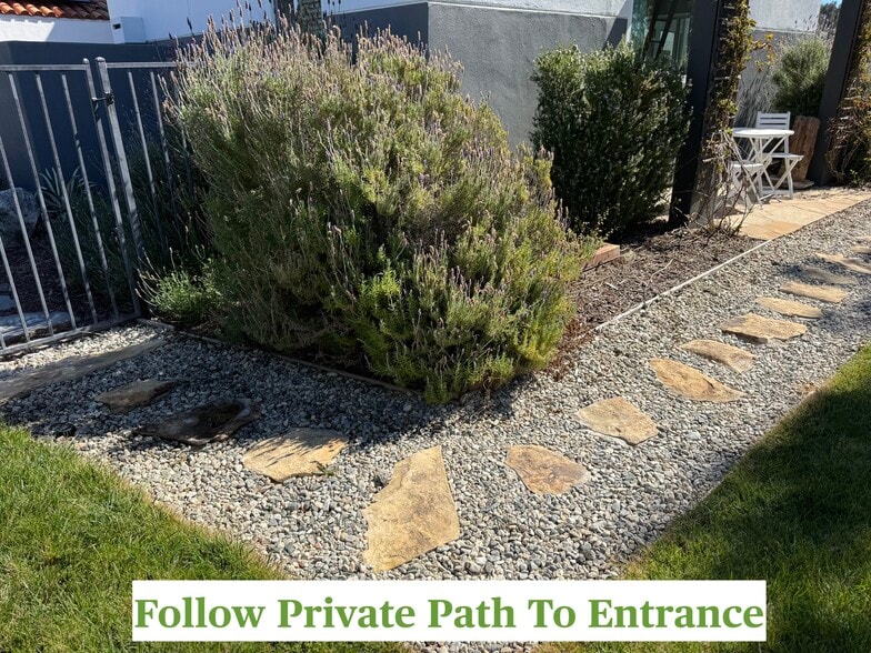 Building Photo - 22120 Rolling Ridge Dr