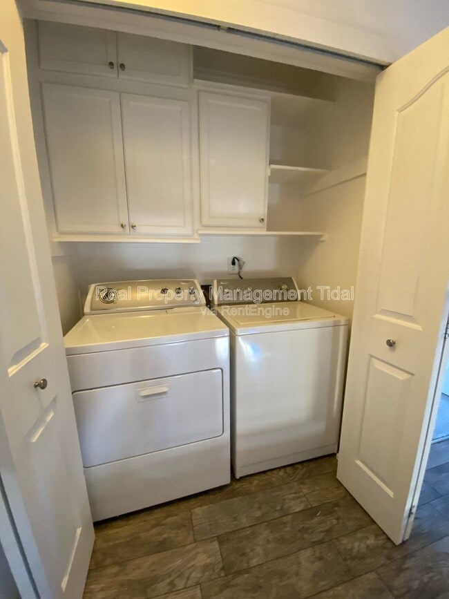 Building Photo - 430 Falling Ln